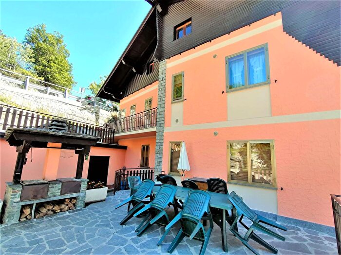 Casa con 10 locali in vendita in Fraye, Verrayes