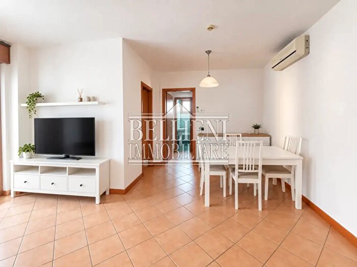 Appartamento trilocale in affitto in Viale Fratelli Bandiera, Vicenza