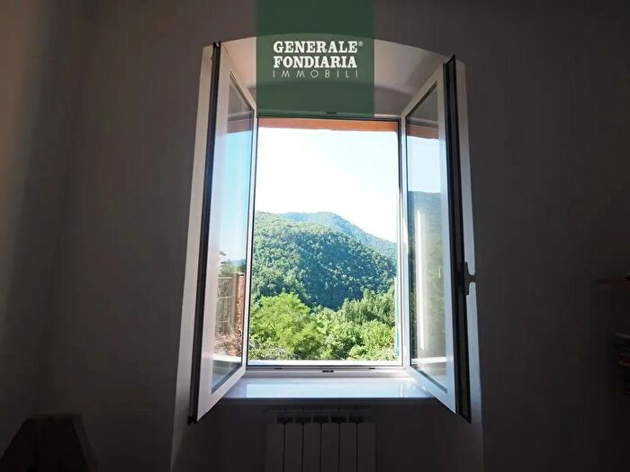 Casa con 8 locali in vendita in Calice Al Cornoviglio