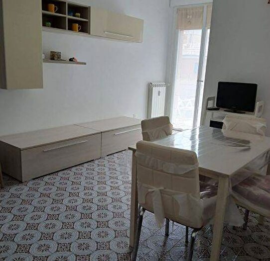Appartamento trilocale in affitto in Via Trento, Centro, Arenzano