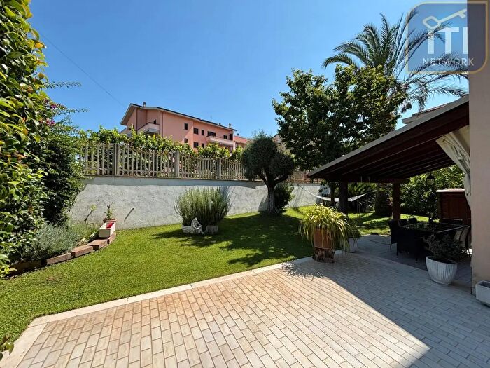 Appartamento quadrilocale in vendita in Via Ninfa, Aprilia