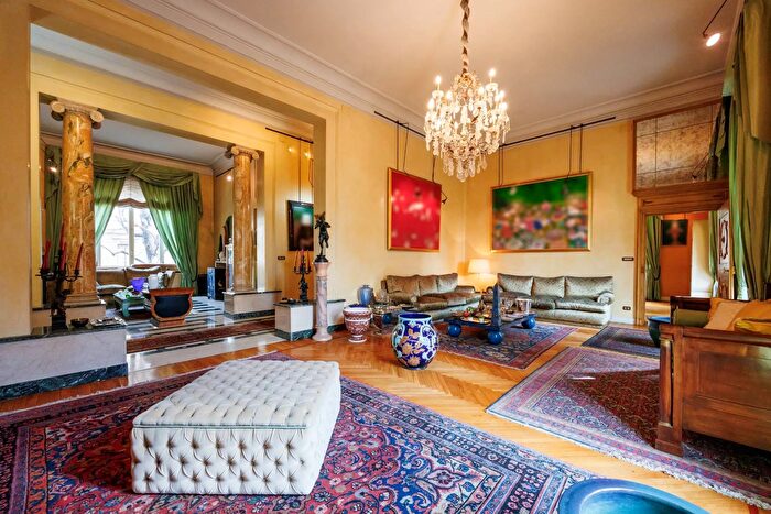 Appartamento con 9 locali in vendita in Corso Generale Giuseppe Govone, Torino