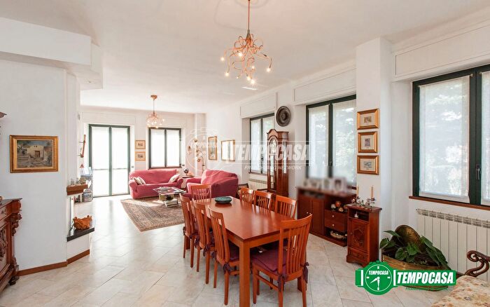 Appartamento con 5 locali in vendita in Via Vercelli, Busto Arsizio