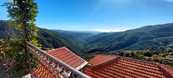 Casa quadrilocale in vendita in Via Carpasio, Prela