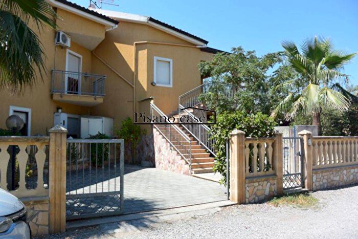 Casa trilocale in affitto in Via Torre Santa Tecla, Fiumarella, Crosia