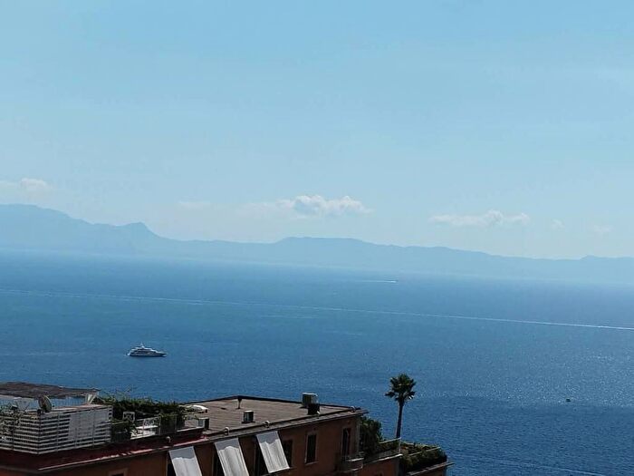 Appartamento bilocale in affitto in Via Aniello Falcone, Vomero, Napoli