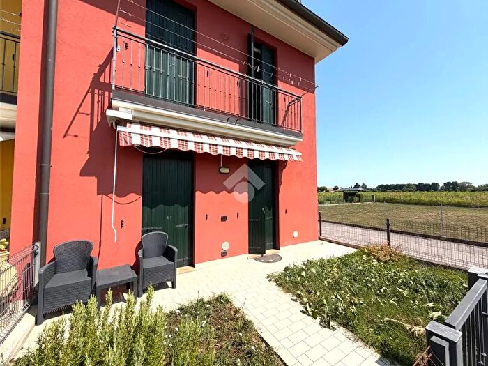 Casa quadrilocale in vendita in Via Vecchia Capitelbello, Campo San Martino