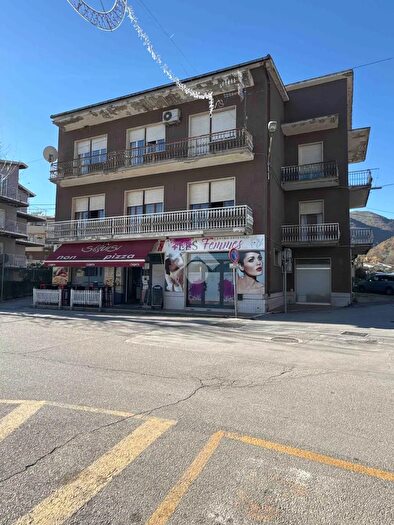 Appartamento quadrilocale in vendita in Via Alighieri, Pozzilli