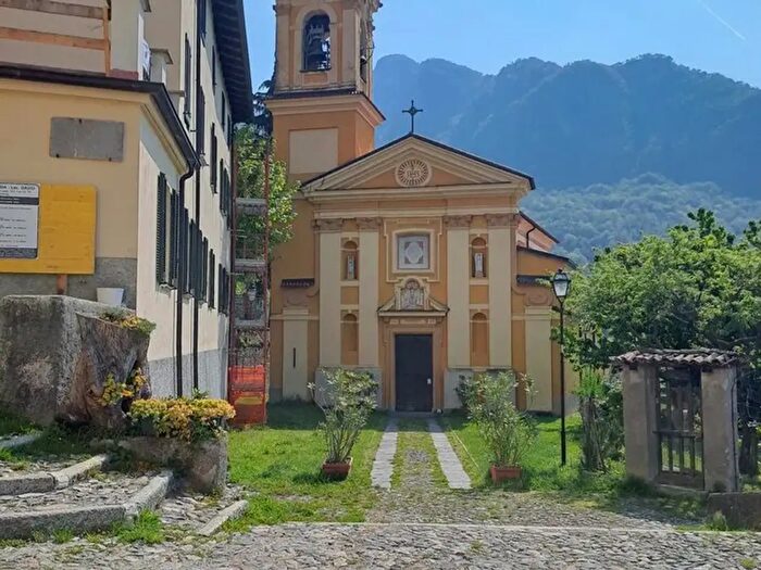Appartamento monolocale in affitto in Via Alessandro Volta, Valsolda