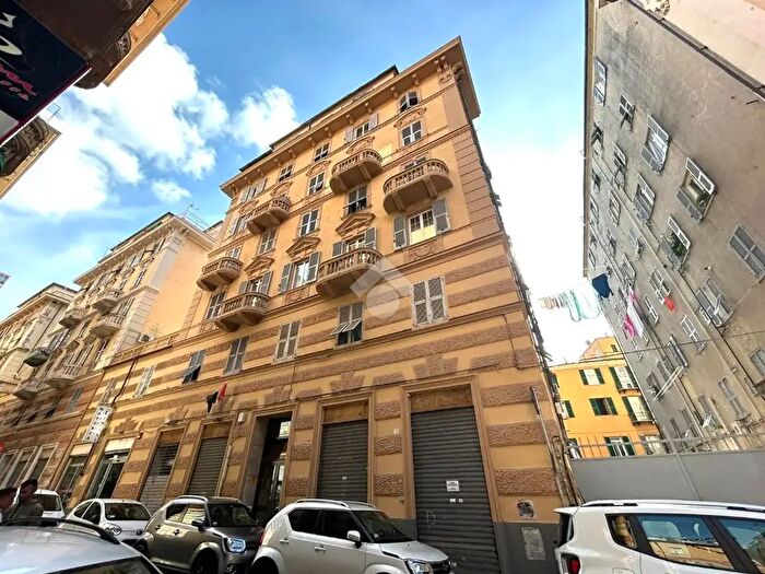 Appartamento con 5 locali in vendita in Via Francesco Anzani, Genova