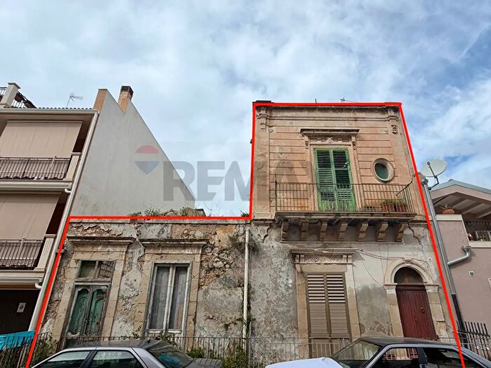 Casa con 15 locali in vendita in Viale della Repubblica, Pozzallo