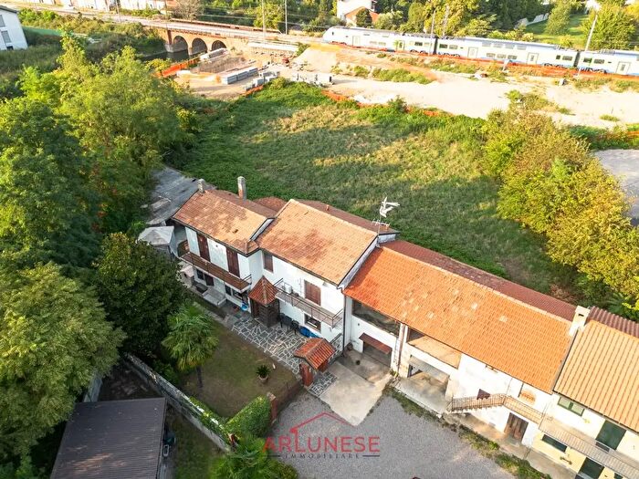 Casa quadrilocale in vendita in Via Sansovino, Parabiago