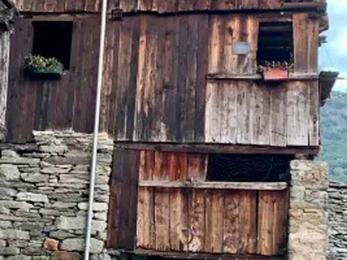 Casa con 6 locali in vendita in Via Grande, Rossa