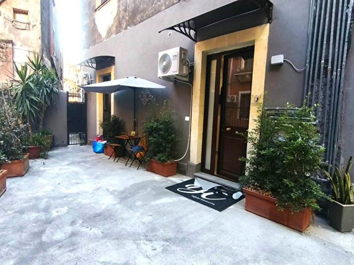 Appartamento bilocale in affitto in Via Giuseppe Garibaldi, Centro Storico, Catania