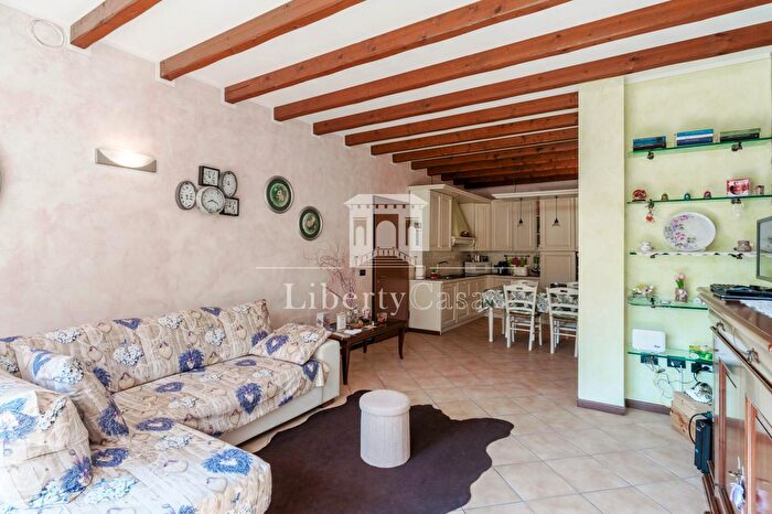 Appartamento trilocale in vendita in Via Seniga, Salo