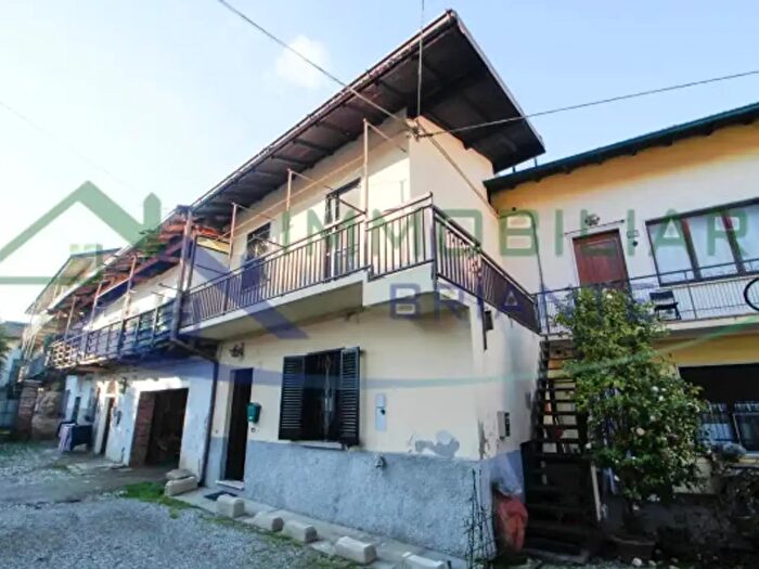 Casa trilocale in vendita in Via Novara, Casorate Sempione