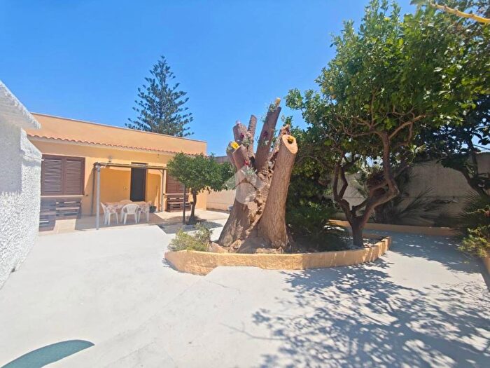 Casa trilocale in affitto in Via Crocifissello, Tonnara Di Bonagia, Valderice