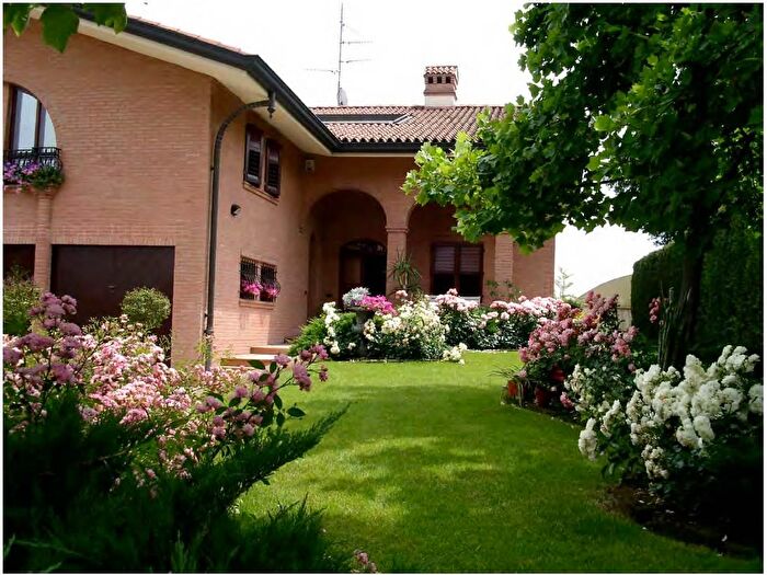 Casa con 14 locali in vendita in Via Giambi, Ravarino