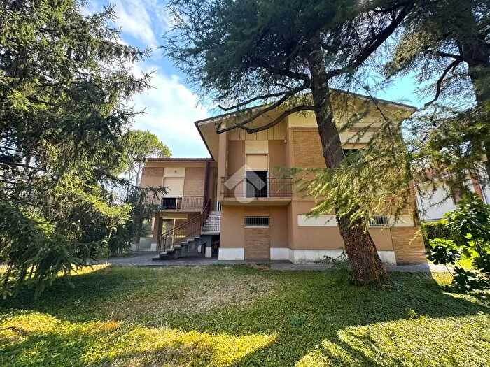 Casa con 5 locali in vendita in Via Ivo Righini, Forli'