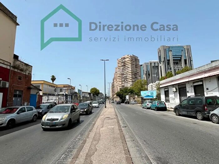 Appartamento trilocale in affitto in Via Taddeo da Sessa, Napoli