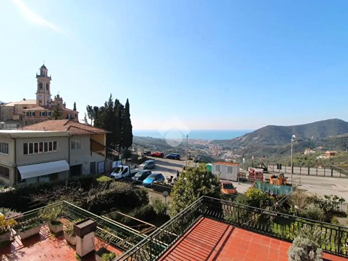 Appartamento trilocale in vendita in Via al Castello, Leivi