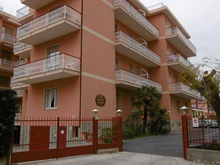 Appartamento trilocale in affitto in Centro, Diano Marina