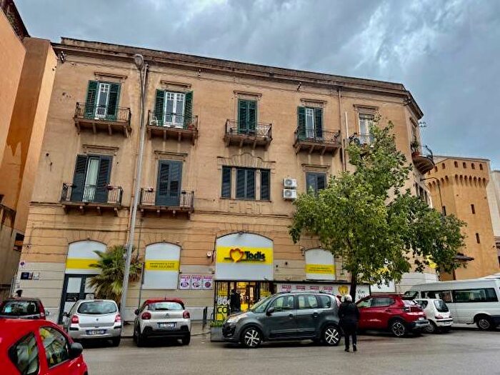 Appartamento bilocale in affitto in Via Re Federico, Zisa, Palermo