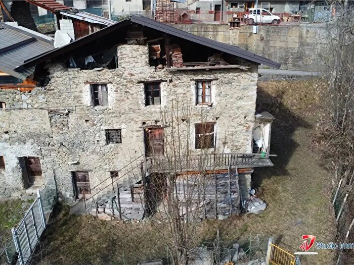 Casa con 9 locali in vendita in Edolo