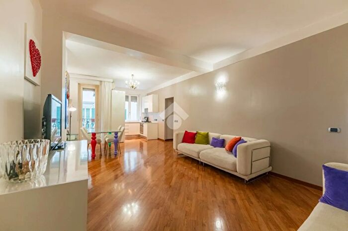 Appartamento quadrilocale in vendita in Via Carlo De Cristoforis, Milano