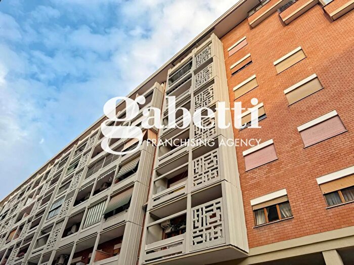 Appartamento con 5 locali in vendita in Via Pisino, Roma