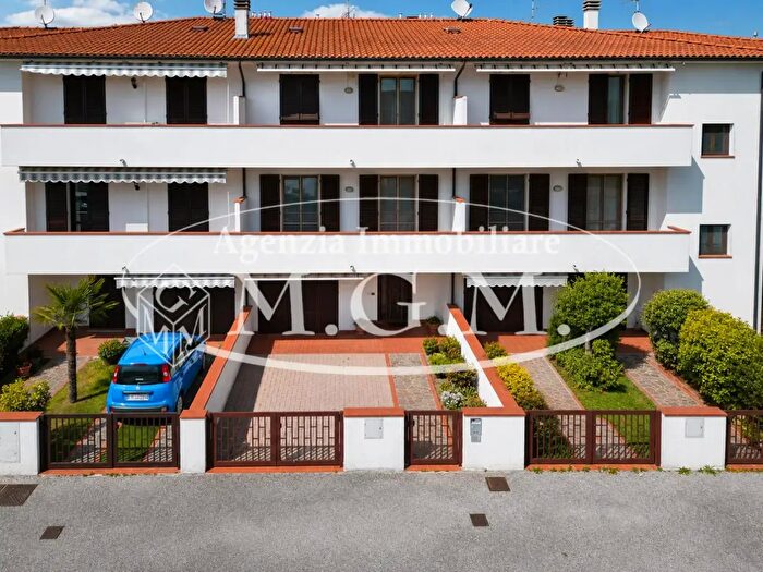Casa con 5 locali in vendita in B Genovesi Sud, Cascina