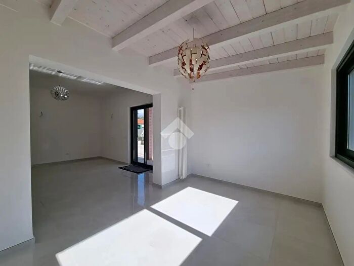 Appartamento trilocale in vendita in Via Nazionale, Castellalto