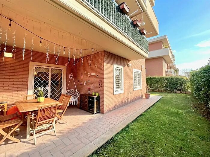 Appartamento trilocale in vendita in Via Tempera, Roma