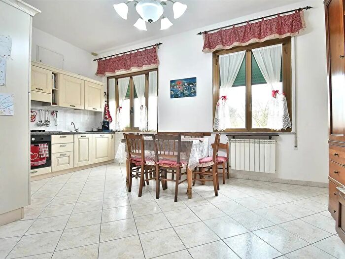 Appartamento quadrilocale in vendita in Via Mameli, Siena