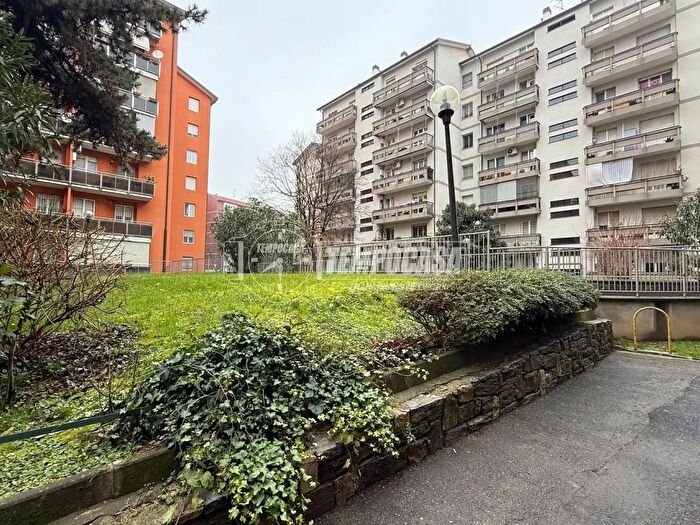 Appartamento trilocale in vendita in Via Oreste Salomone, Milano