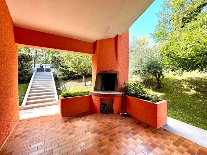 Casa con 6 locali in vendita in Vallefoglia