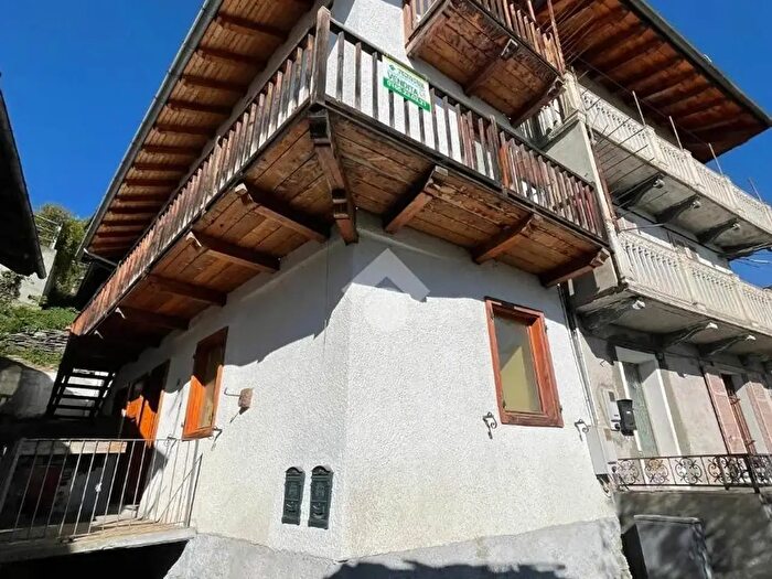 Casa bilocale in vendita in Frazione Arpuilles Chacotteyes, Aosta