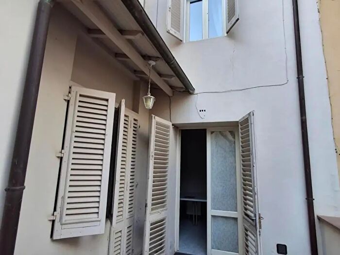 Casa con 6 locali in vendita in Capraia E Limite