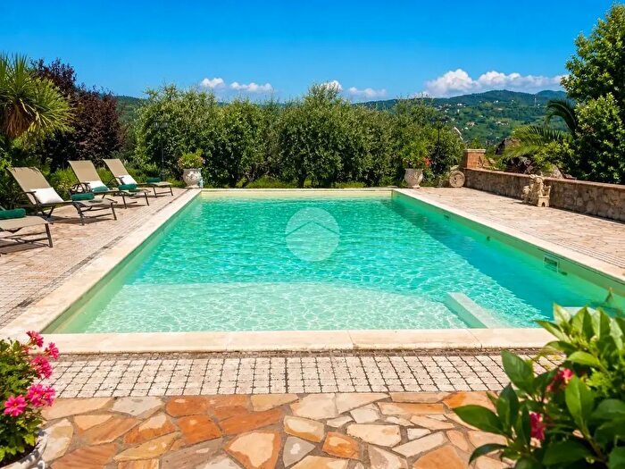 Casa con 10 locali in vendita in Strada Fontana della Mandorla, Terni