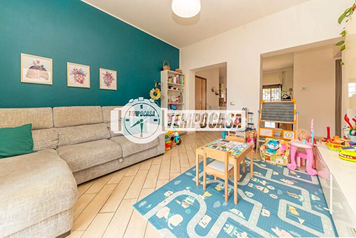 Appartamento trilocale in vendita in Via di Casal Morena, Roma