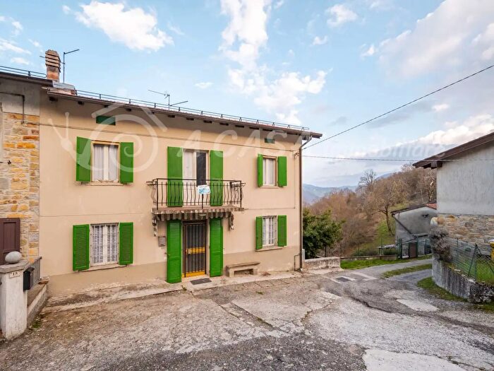 Casa con 9 locali in vendita in Strada per Il Castello di Casola, Terenzo