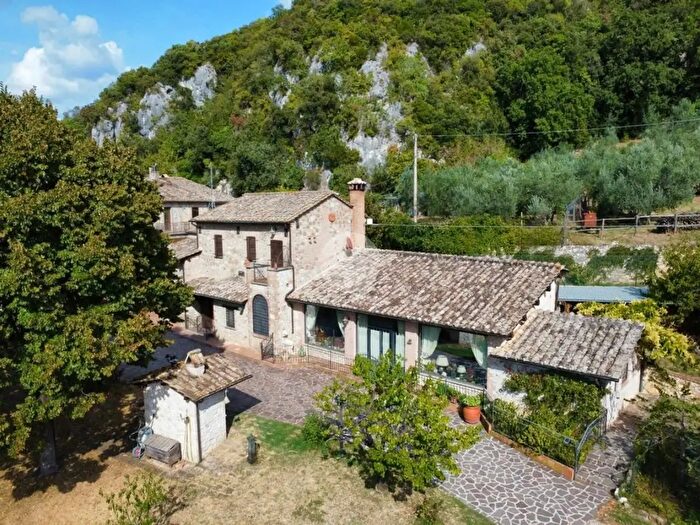 Casa con 7 locali in vendita in Santa Maria Maddalena, Calvi Dell'Umbria