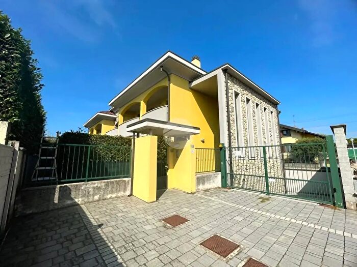 Appartamento trilocale in vendita in Via Mesero, Boffalora Sopra Ticino