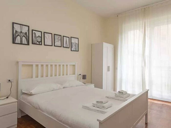 Appartamento trilocale in affitto in Via Pietro Orseolo, Solari, Milano