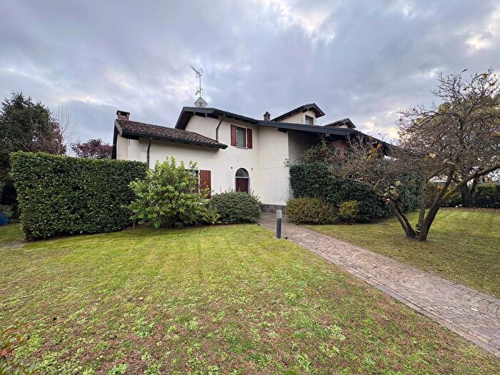 Casa con 6 locali in vendita in Gambolo