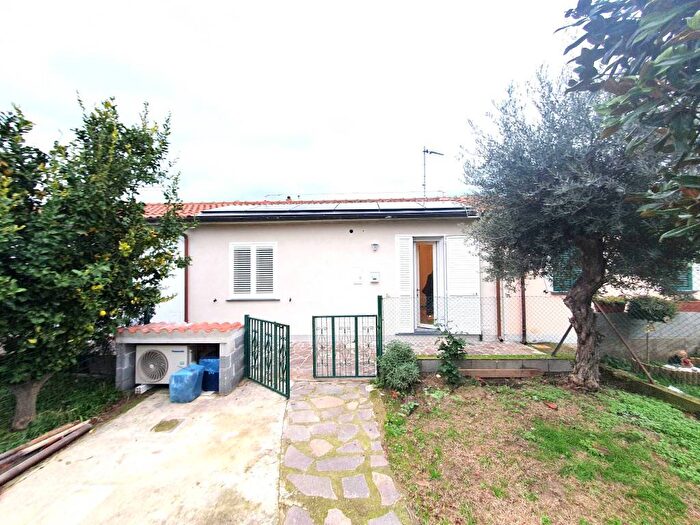 Casa bilocale in affitto in Via Ulisse Dini, Le Maggiola Gello, San Giuliano Terme