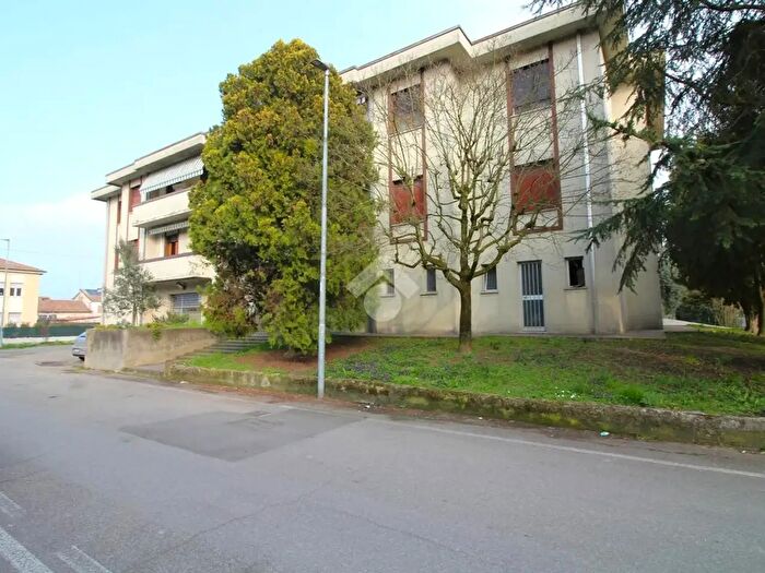 Appartamento trilocale in vendita in Via Fratelli Lupazzi, Rolo