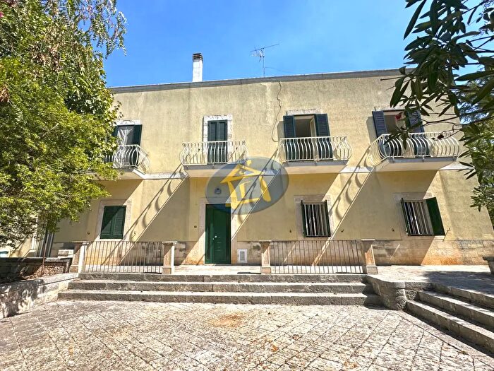 Casa con 6 locali in vendita in Strada Comunale Foggia La Rosa, Putignano