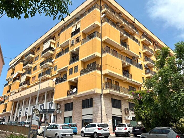 Appartamento trilocale in affitto in Via Francesco Cilea, Centro, Paola