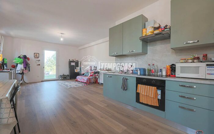 Appartamento con 5 locali in vendita in Via Rigosa, Bologna